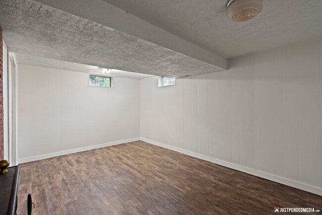 Building Photo - 1417 Karluk St