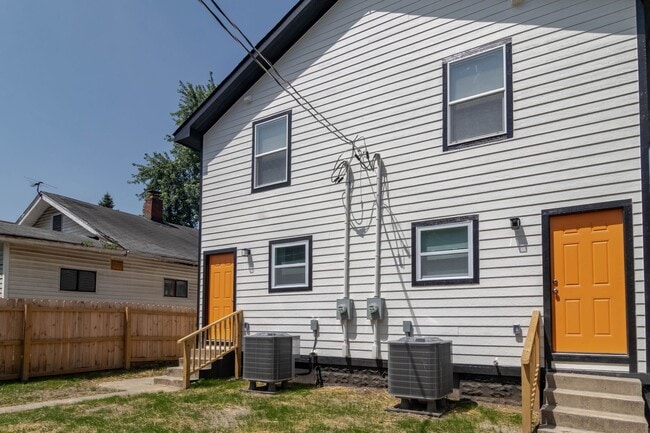 Building Photo - 1345 N Olney St