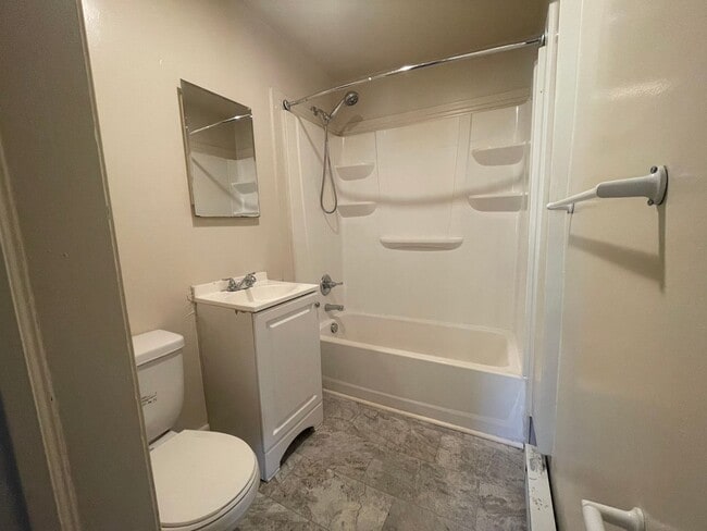 Building Photo - 126 Suffolk Ave