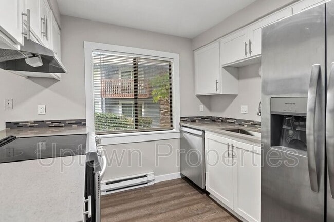 Building Photo - 5660 SW 180th Ave
