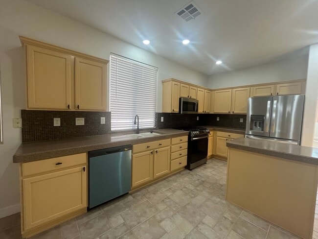 Building Photo - single story, 3 bed, 2 bath, 2 car garage in gated community in Summerlin