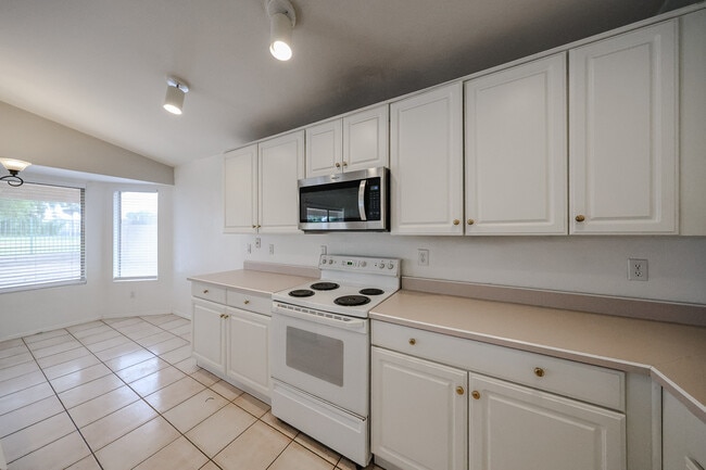 Building Photo - 14707 W Lupine Ln