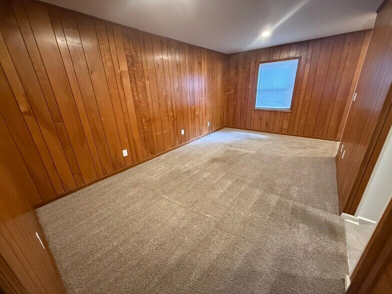 Building Photo - 586 Franklin St