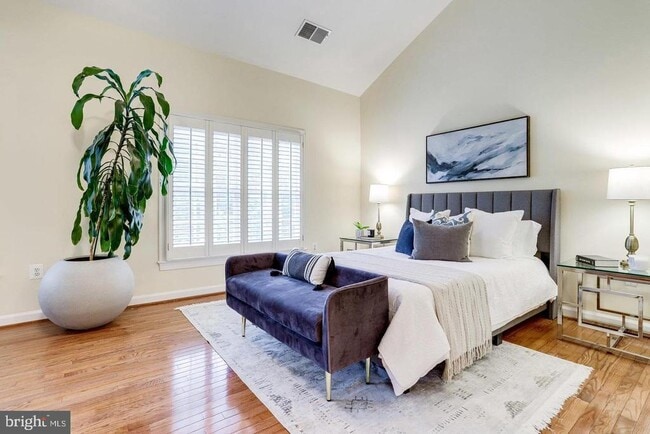 Building Photo - 1601 Colonial Hills Dr