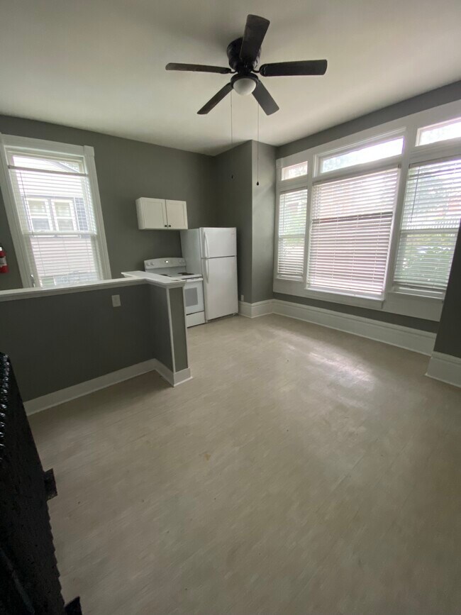 Building Photo - 1941 Madison St