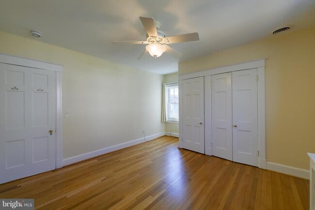 Building Photo - 5717 Chevy Chase Pkwy NW