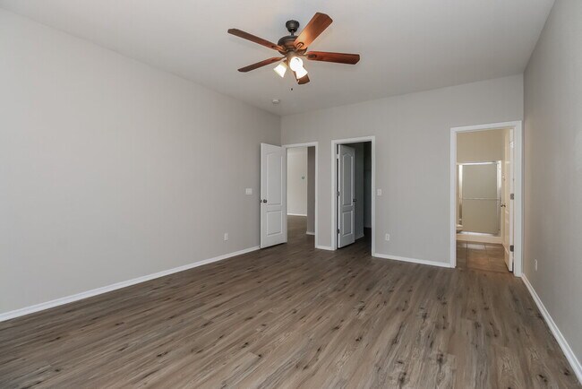 Building Photo - 751 E Horizon Heights Dr