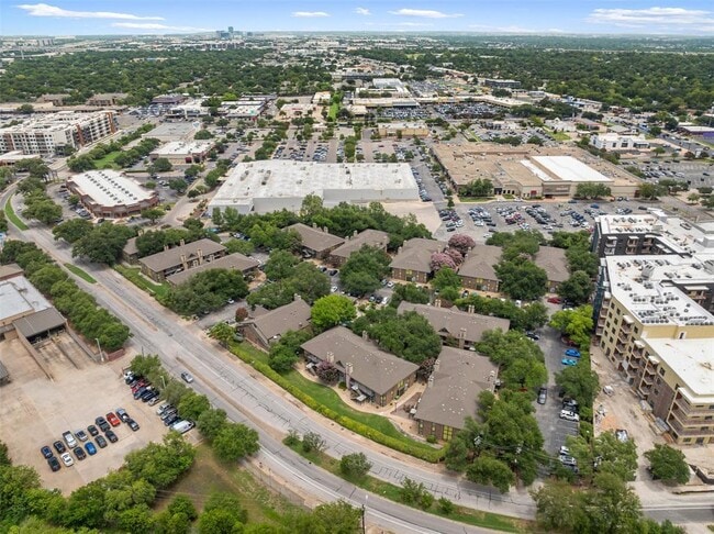 Building Photo - 7685 Northcross Dr