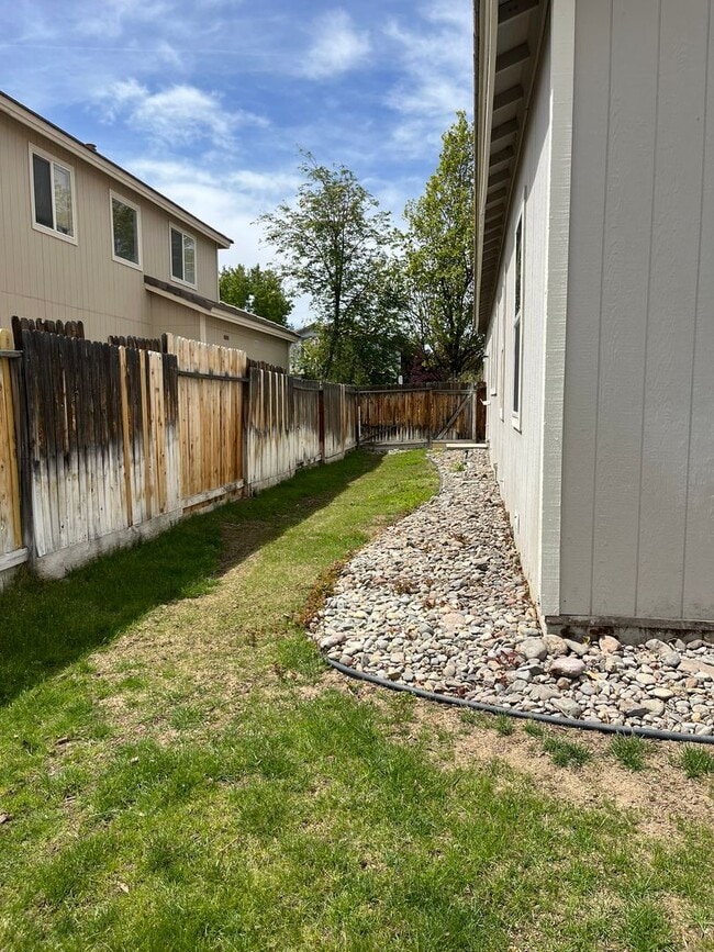 Building Photo - Beautiful 3 Bed, 2 Bath Home with 2-Car Garage in Desirable Sparks Neighborhood