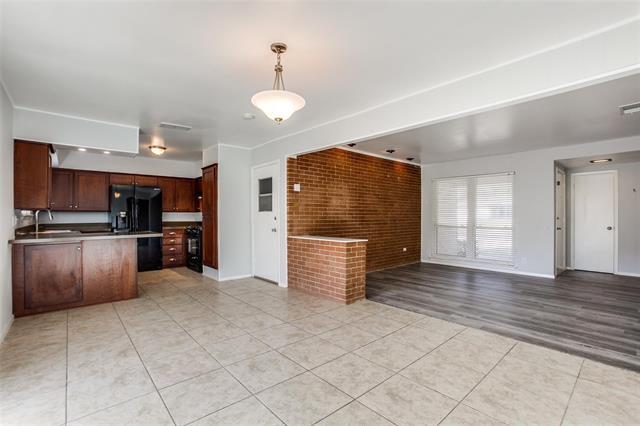 Building Photo - 823 Wisteria Way