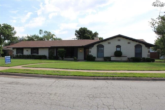Primary Photo - 4509 Kenwood St