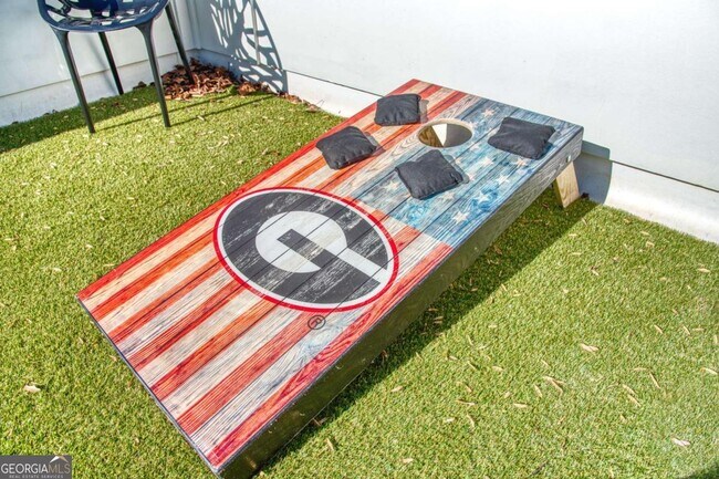 Building Photo - 2424 Memorial Dr SE