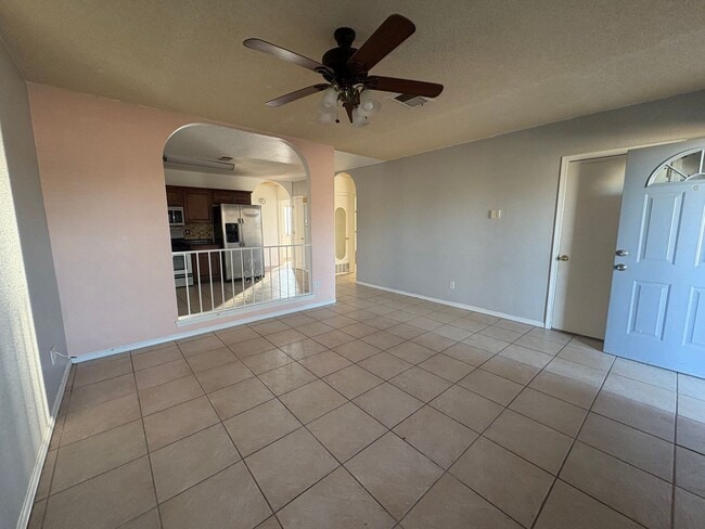 Building Photo - EASTSIDE HOME FOR RENT