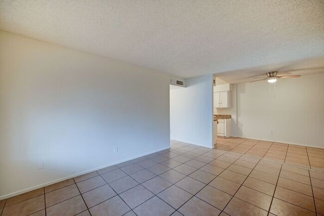 Building Photo - READY TO TOUR NOW! Adorable 2 Bath 1 Bed Home in Glendale
