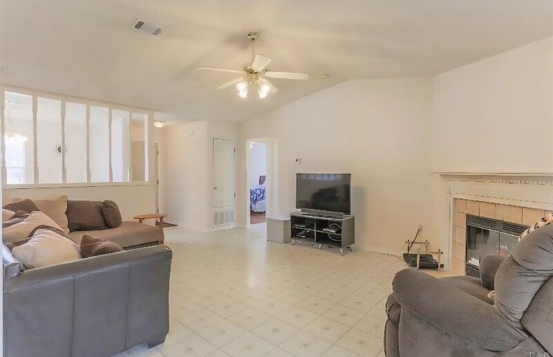 Building Photo - 915 Vonna Jo Cir