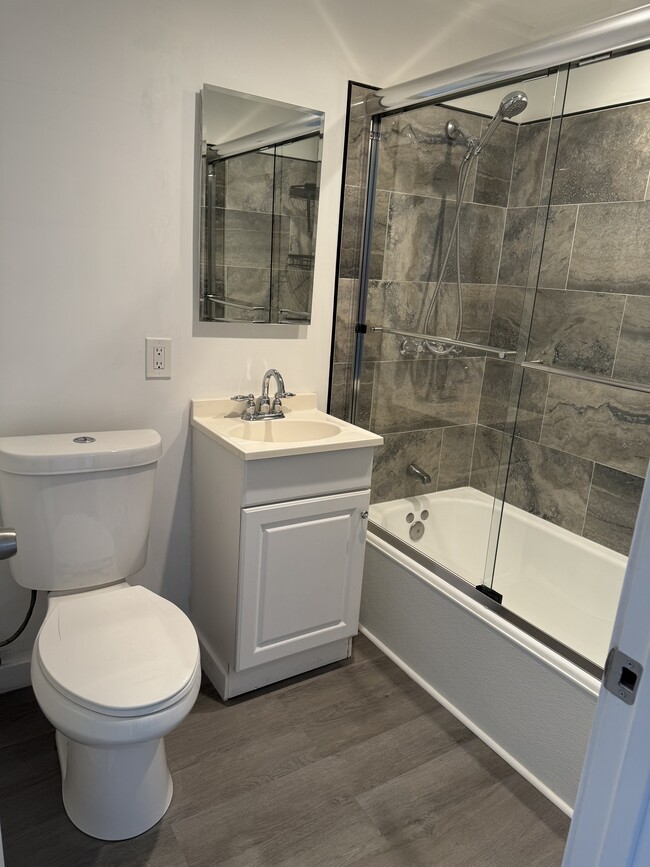 Building Photo - 15th Street