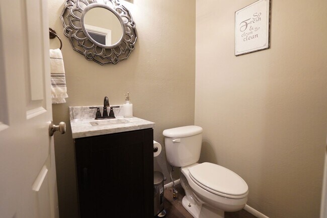 Building Photo - 4 Bedroom 2 Bathroom FULLY FURNISHED Home with Fenced in Backyard and 2 Car Garage-  UTILITIES IN...