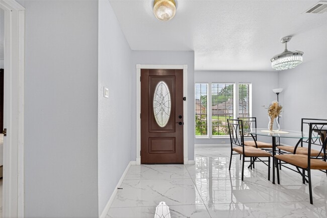 Building Photo - 14310 Royal Hill Dr