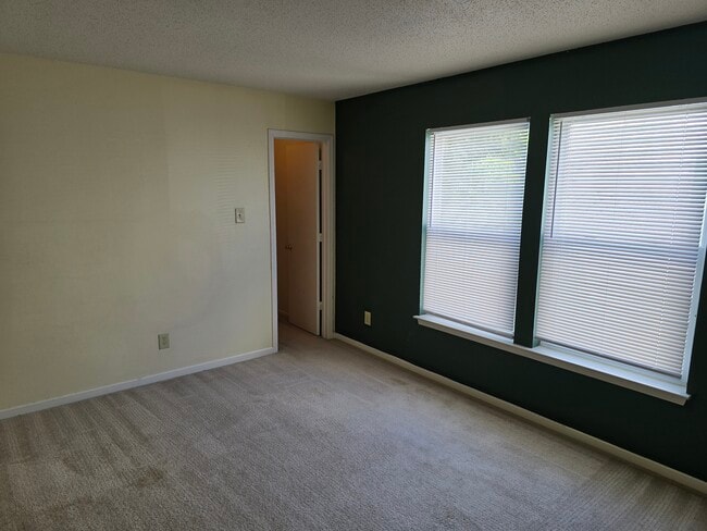 Building Photo - 10383 Fairmont Ln