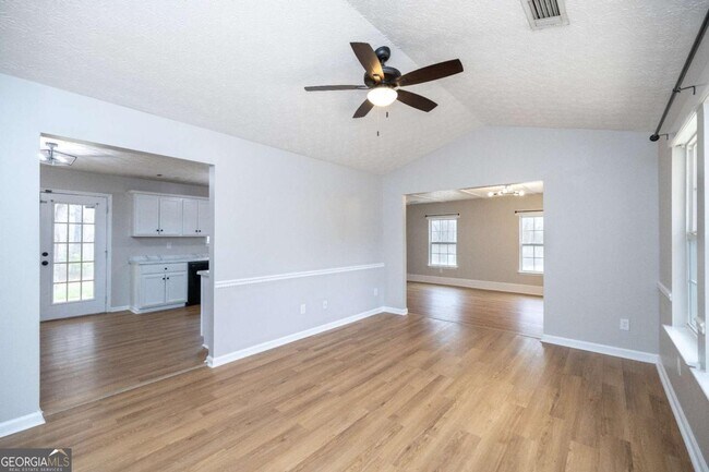 Building Photo - 641 Honey Creek Rd