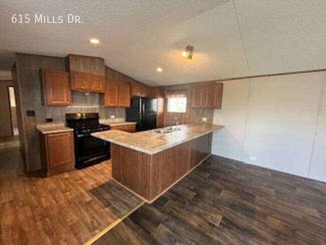 Primary Photo - 615 N Mills Dr