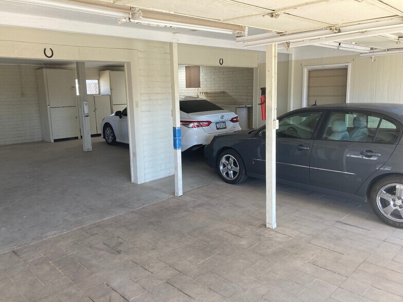 garage space - 5400 W Calle Cayeus