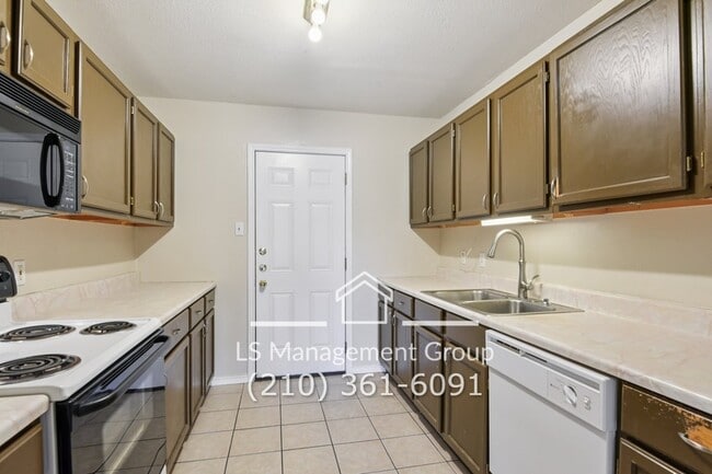 Building Photo - 7636 Oak Chase