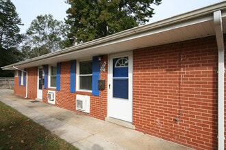Building Photo - Renovated Apartment Near Duke West / W&D / Garden Plots