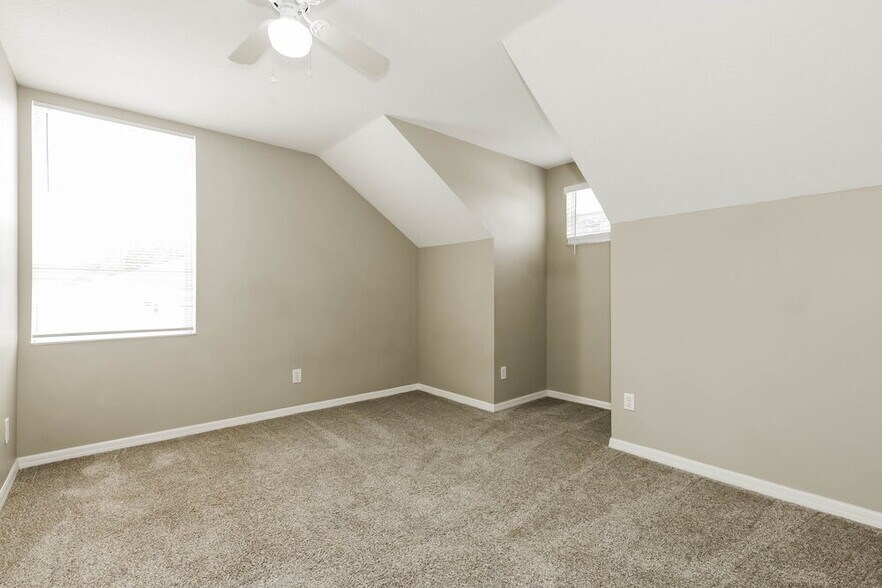 Building Photo - 3002 Summer Cruise Dr