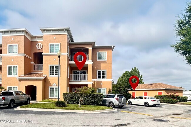Building Photo - 610 Fairway Dr