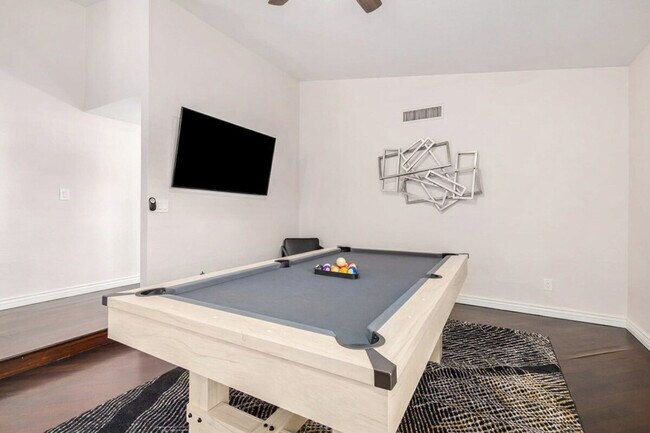 Building Photo - 1859 E La Vieve Ln