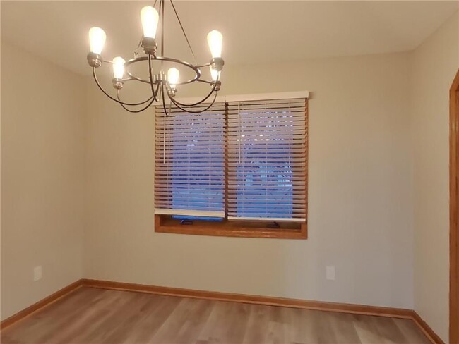 Building Photo - 956 Meadow Ave
