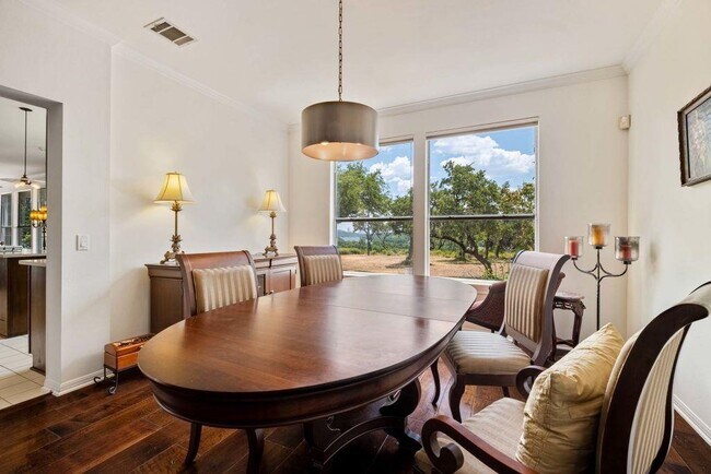 Building Photo - 5511 Courtyard Dr