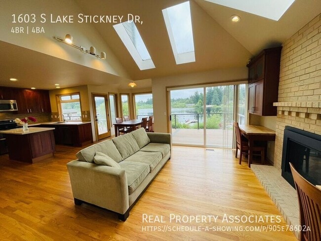 Building Photo - 1603 S Lake Stickney Dr