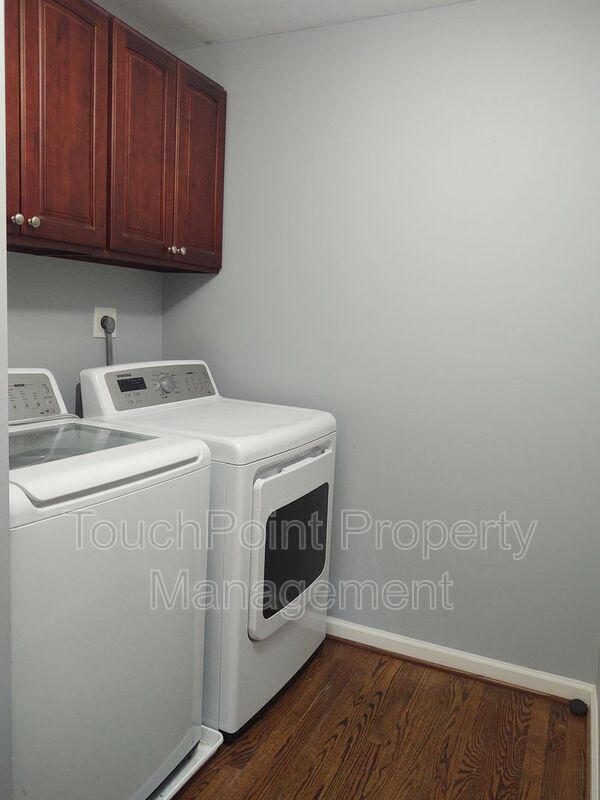 Building Photo - 224 Raintree Dr