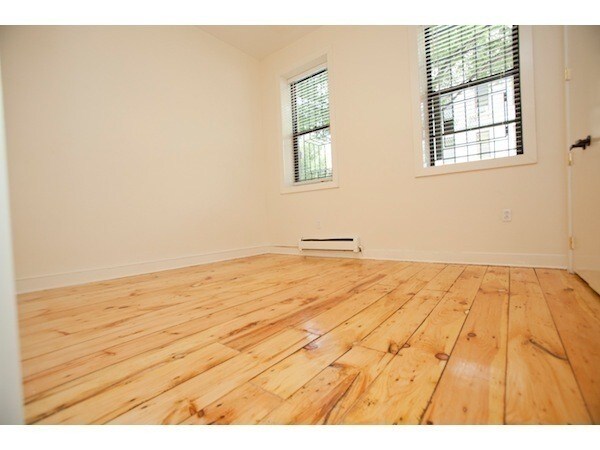 Building Photo - 220 Roebling St