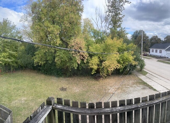 Building Photo - 535 10th Ave