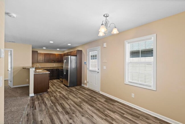 Building Photo - Beautiful Townhome with BEACH Convenience!