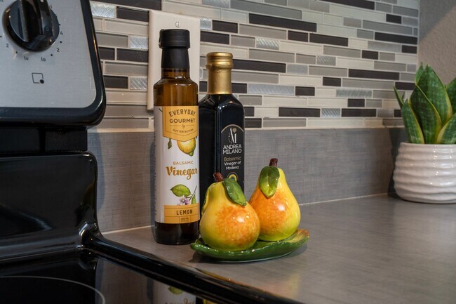 Building Photo - Beautifully Remodeled 3 Bedroom in Regent Park