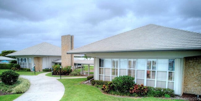 Building Photo - 1801 Ocean Dr