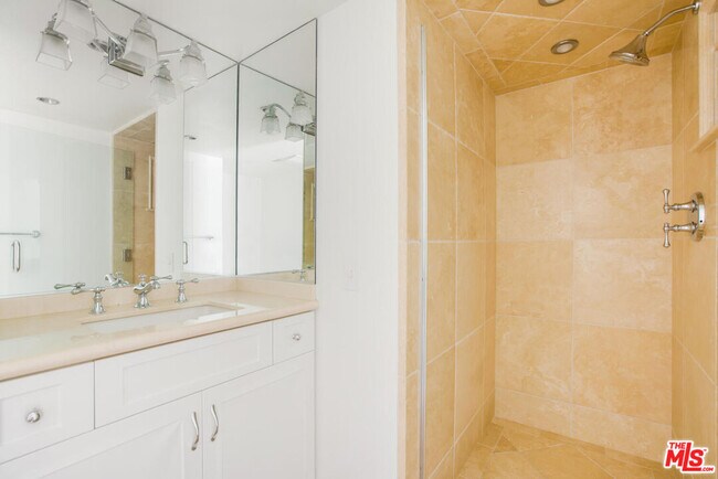 Building Photo - 17095 Palisades Cir
