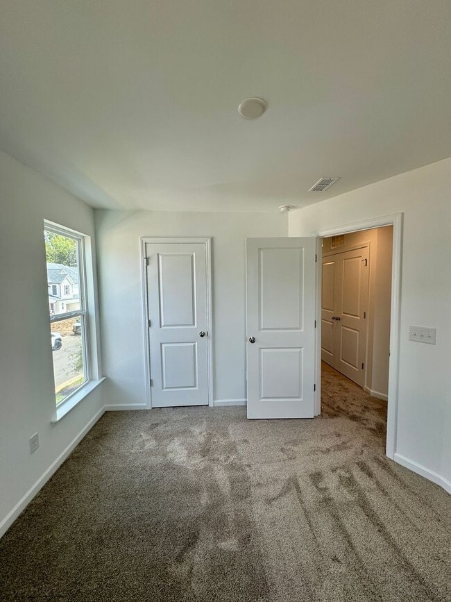 Building Photo - Brand New Townhome in Pringle Town