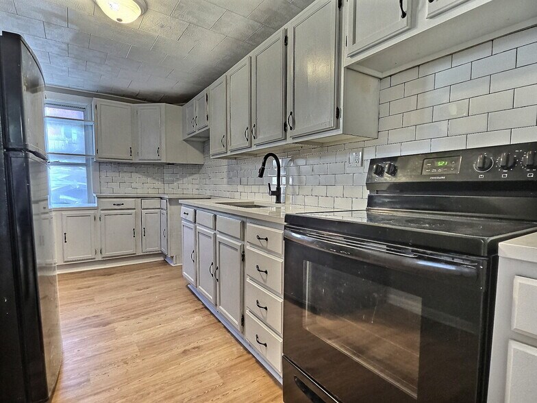 Building Photo - 1354 Cotton St