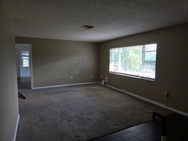 Building Photo - Large two Bedroom, 2 Bathroom, 2 Car Garage Home For Rent. *** Rent includes Water, Internet, and...