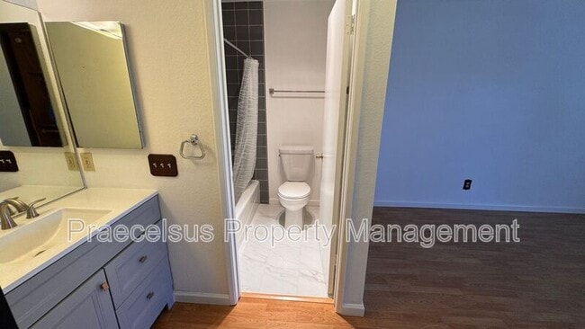 Building Photo - 10935 Summerdale Way