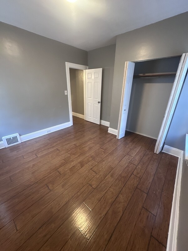 Building Photo - 4915 E 109th St