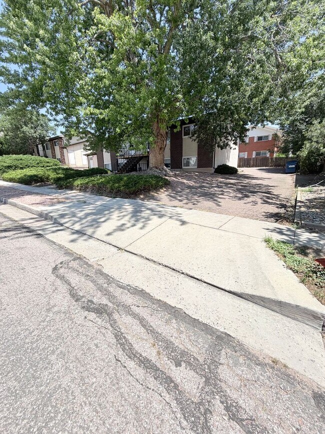 Building Photo - 1805 Eagle View Dr