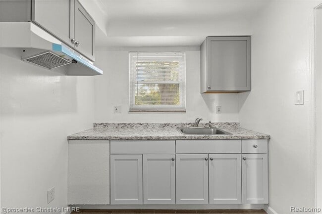 Building Photo - 10838 Nottingham Rd