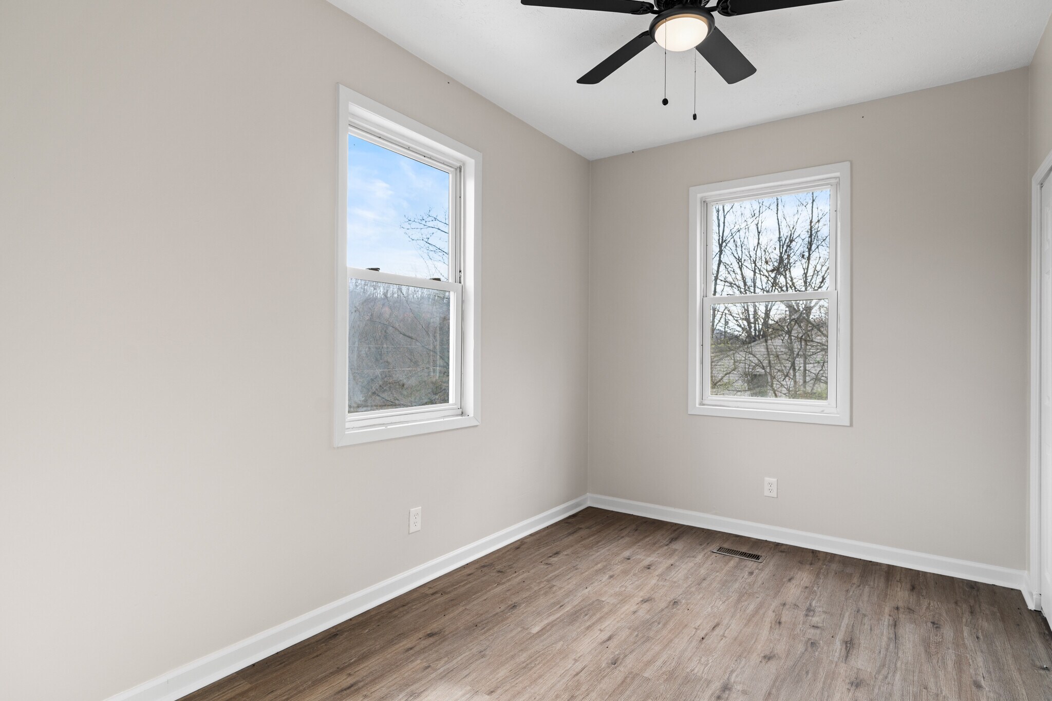 Building Photo - 3515 Greenway Dr