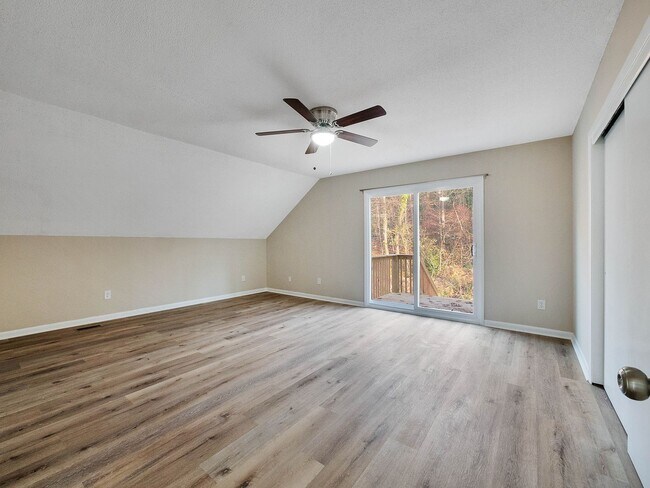 Building Photo - Adorable 3 BR 2 BA in Hixson